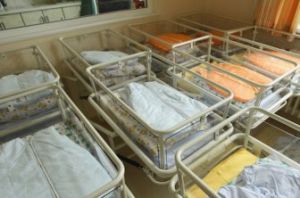 Бебе почина след прехвърляне в няколко болници