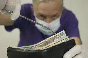 Какво значи "неолиберално здравеопазване" - ошушкване до последната стотинка, и на никой не ще му се размине