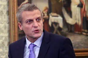 Петър Москов готви аварийно излизане от правителството, ДСБ го остави да се оправя сам
