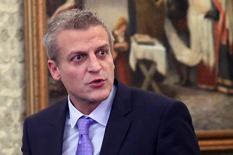 Петър Москов готви аварийно излизане от правителството, ДСБ го остави да се оправя сам