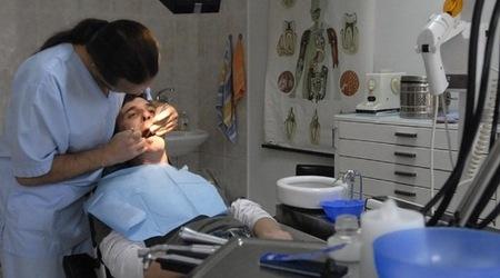Зъболекарите настояват за допълнителна услуга за здравноосигурените