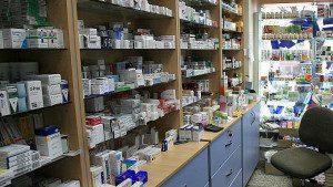 Лекари и фармацевти остават разделени за изписването по активна съставка