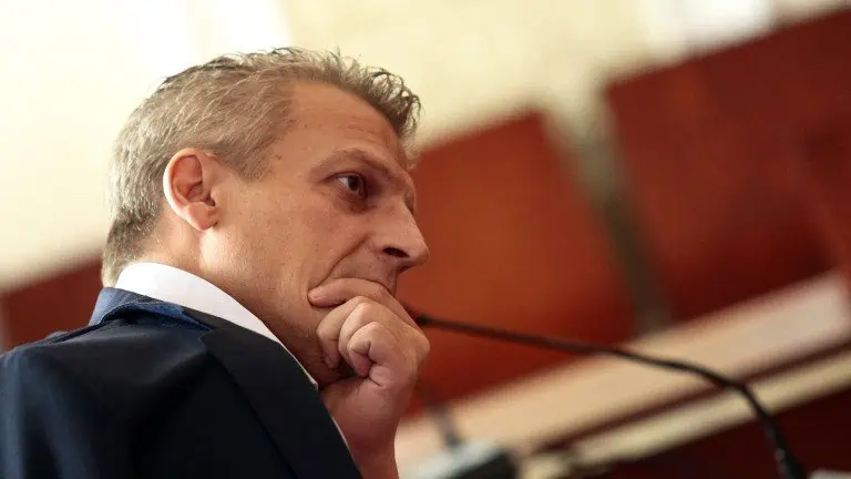Здравният министър ще докладва в НС за ваксините два пъти годишно