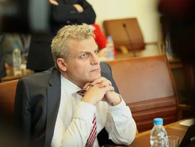 Приеха здравната карта – леглата много, сестри и лекари не стигат