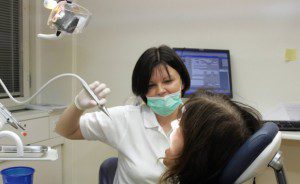 Парадокс: Държавата плаща все повече пари на зъболекарите за все по-малко дентални прегледи