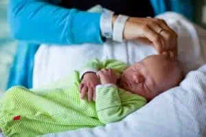 Защо в България на раждането се гледа като на опасна медицинска процедура, пита британски експерт