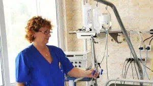 Не достигат близо 11 хиляди медицински сестри