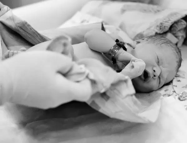 Четиримесечно бебе е в сериозна опасност заради Фонда за лечение на деца