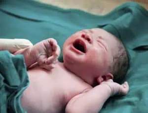 Британски специалист за родилните практики у нас: Това трябва да спре!