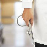 Българският лекарски съюз подкрепи студентите с отрязани стипендии