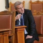 Реформа на поправителен: двата здравноосигурителни пакета пак влизат в парламента