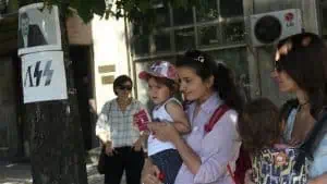 Протест пред МЗ срещу случващото се във Фонда за лечение на деца