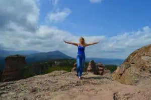 Историята на Емилия – Успях да преодолея болката от Болестта на Бехтерев с много труд и движение