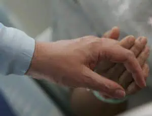 Онкоболни призовават Борисов да запази клиника, спасяваща живота им