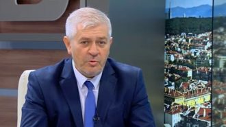 Шарков съветва Хекимян да качи на баба си мобилно приложение