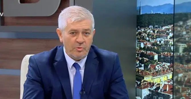 Шарков съветва Хекимян да качи на баба си мобилно приложение