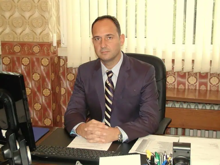 проф. Карен Джамбазов