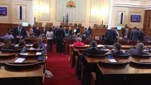 Здравната вноска се запазва на ниво от 8%, решиха окончателно депутатите