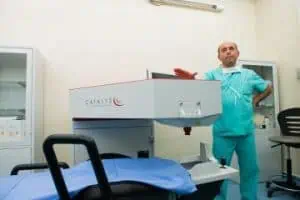 ПЪРВИЯТ В БЪЛГАРИЯ ИНОВАТИВЕН ОЧЕН ЛАЗЕР ЗА КАТАРАКТАЛНА ХИРУРГИЯ РАБОТИ ВЪВ ВАРНА