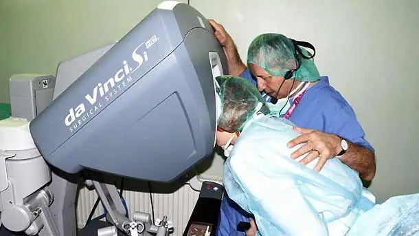 Гинеколози и уролози от България и Румъния учат в Плевен за основните принципи на роботизираната хирургия
