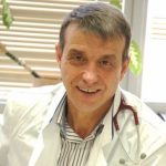 Д-р Коста Костов, професор по белодробни болести: Българите пушат много, защото са болни и нещастни хора