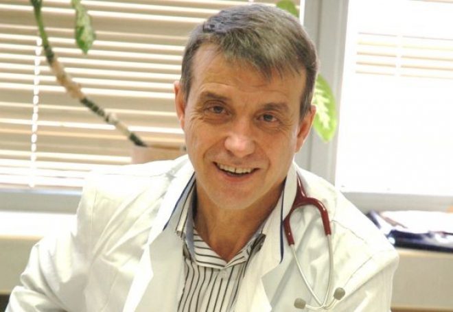 Д-р Коста Костов, професор по белодробни болести: Българите пушат много, защото са болни и нещастни хора