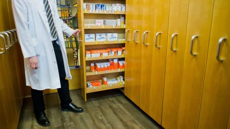 Лекуващият лекар ще избира подходящия медикамент за пациентите с най-тежка форма на хепатит С