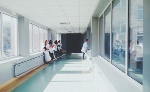 Болниците посрещат новия НРД с умерен оптимизъм