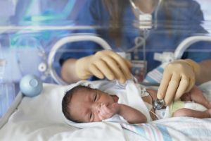 Болница осигурява последваща домашна грижа за родени в нея недоносени бебета
