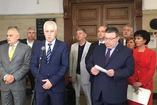 Министър Петров след работната среща в Прокуратурата: Набелязахме мерки за ограничаване на агресията спрямо медиците