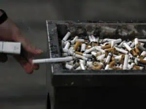 Светът се бори успешно с тютюнопушенето
