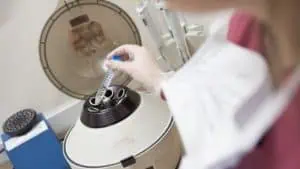 От Центъра за ин витро имат договори и с болници, които не отговарят на критериите