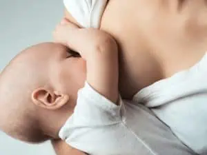 Кърменето спасява живота на 800 000 деца по света