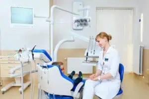 Преглеждат безплатно зъбките на 30 000 малчугани