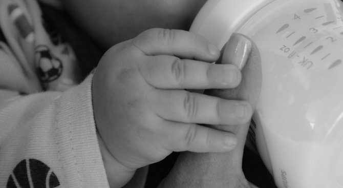 Бебетата, които ядат кисело мляко, по-рядко страдат от екземи и алергии