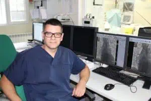 Само в България се доплаща с хиляди за дефибрилатор 