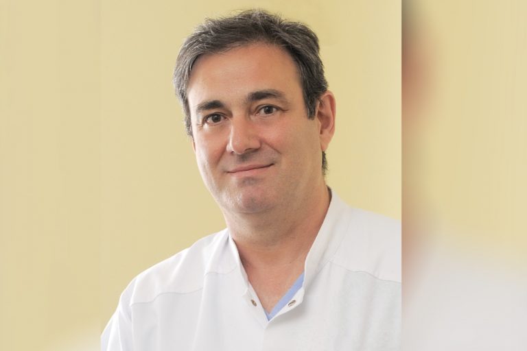 Проф. д-р Димитър Петков: Не спираме сърцето, докато сменяме клапа