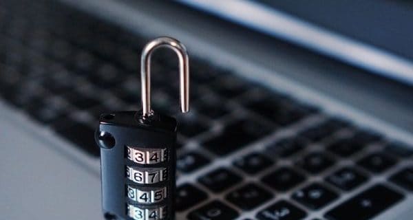Болниците да вземат спешни мерки за информационната сигурност Забраняват на служителите да гледат филми и да отварят страници, които не са свързани с работата им