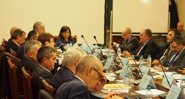 Здравната комисия отхвърли и двата законопроекта за разделяне на БАПЗГ