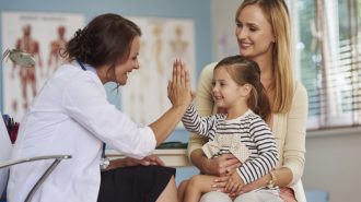Необходими ли са подписите и на двамата родители, за да бъде сменен личният лекар на дете?