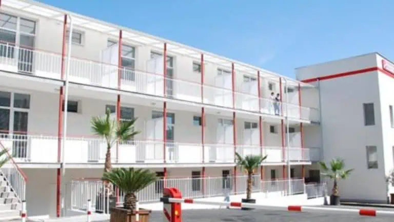 Двама души, върнали се от Италия, са в бургаското инфекциозно отделение