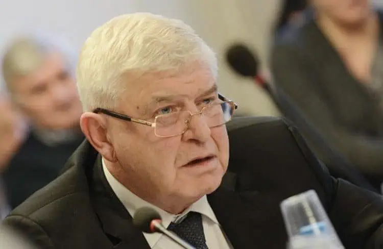 Джипитата на война със здравния министър