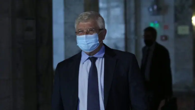 Ананиев: Незаконно е да се иска PCR тест за прием в болница