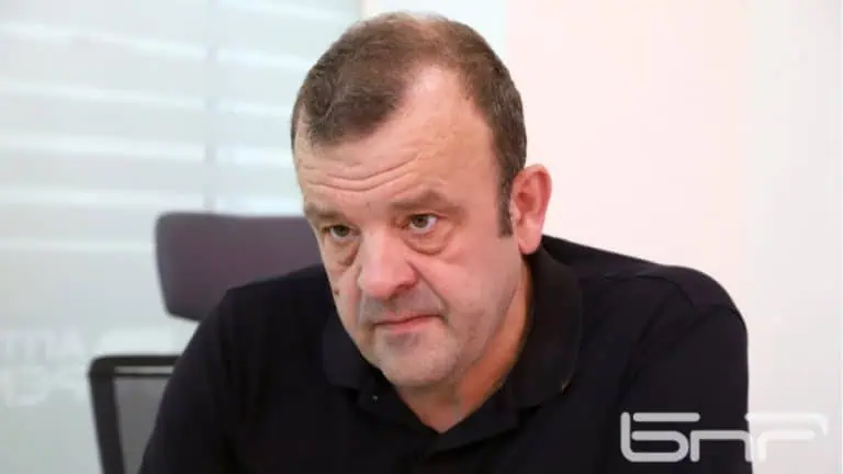 Николай Костов