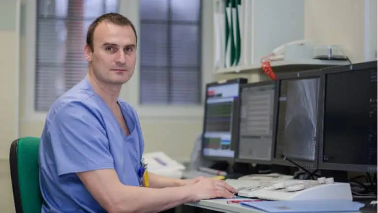 Доц. д-р Кирил Карамфилов