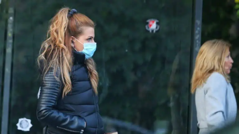 Маските на открито