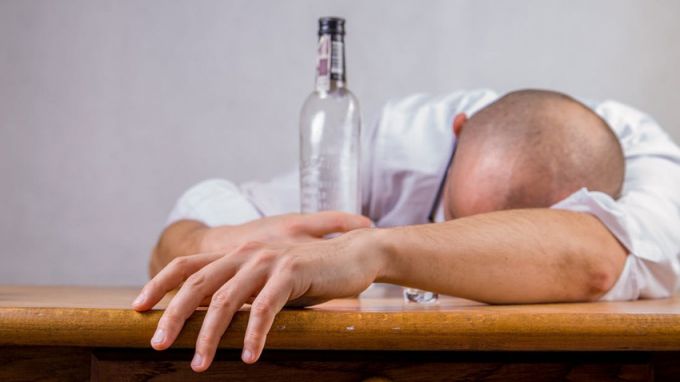Пандемия и алкохолна зависимост – ефектът на изолацията