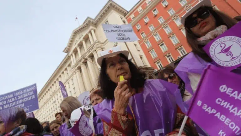 Протест на медици