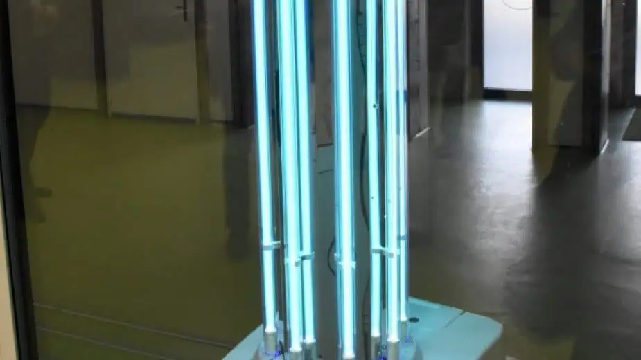 Робот с UV-C лъчи убива вирусите в МБАЛ „Свети Мина“ Робот с UV-C лъчи убива вирусите в МБАЛ „Свети Мина“