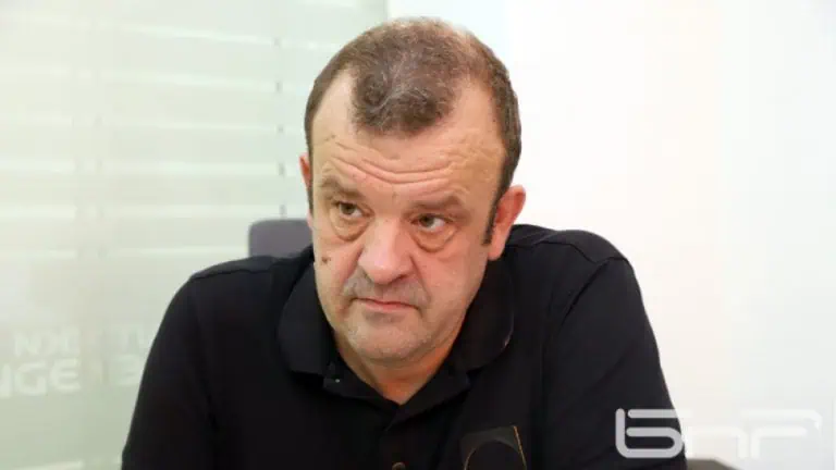 Николай Костов